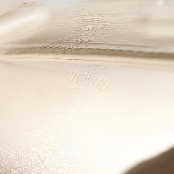 LOUIS VUITTON Monogram Vernis Lexington Pouch Beige M91010 LV Auth 69402 - Picture 12 of 16